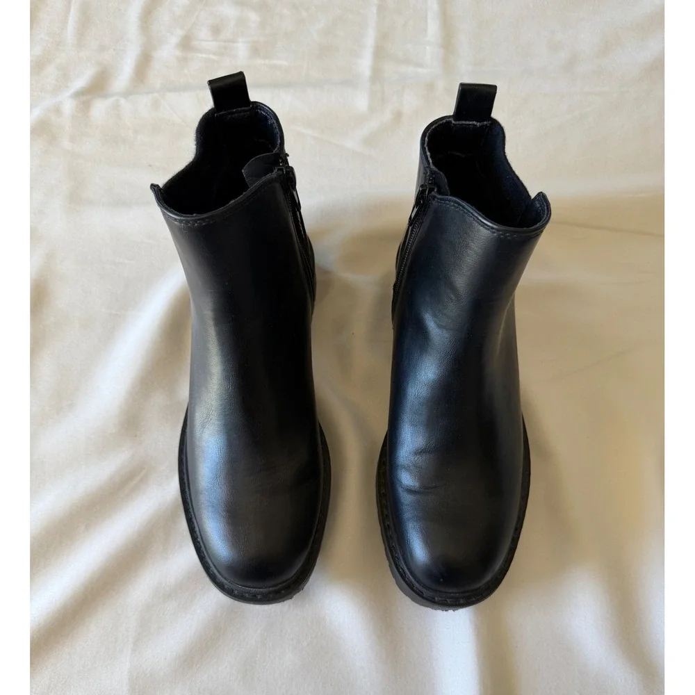 Time and Tru Womens Black Lug Sole Ankle Boots Side Zip Memory Foam Size 7